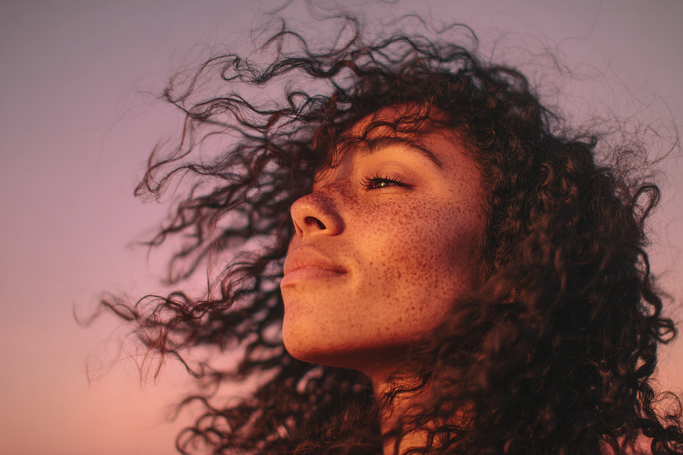 fpontes2905_candid_photo_of_natural_hair_blowing_in_the_wind__1938988e-c694-44fa-95d1-a2c8bc65368a_3.png